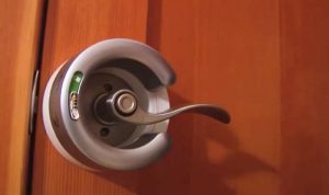 how to remove safety first door handle lock