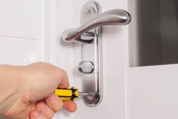 how to pick a lock with a screwdriver