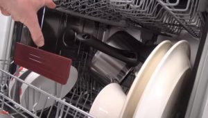 how to keep dishwasher from smelling between washes