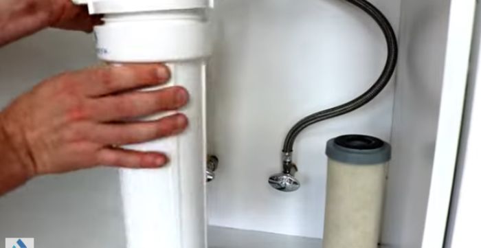 how to replace a water filter cartridge